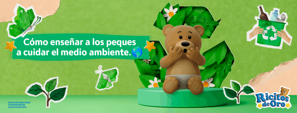 Osito de Ricitos de Oro sentado frente a un símbolo de reciclaje rodeado de hojas y flores, promoviendo el cuidado del medio ambiente.